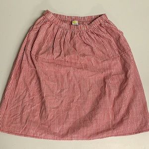 Super cute and it has pockets😝! Medium 7/8 kid girls. It’s one of my favorites.